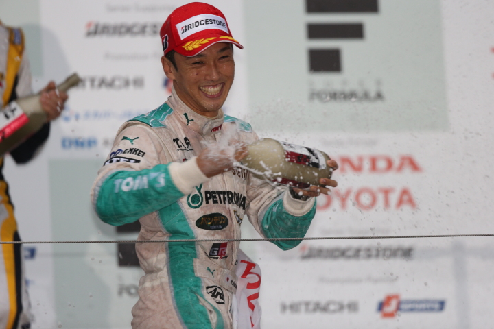 決勝レース2: シャンパンファイト