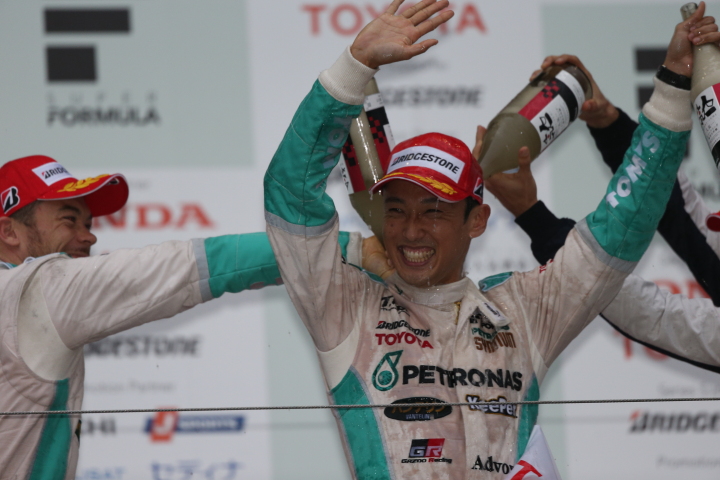 決勝レース2: シャンパンファイト