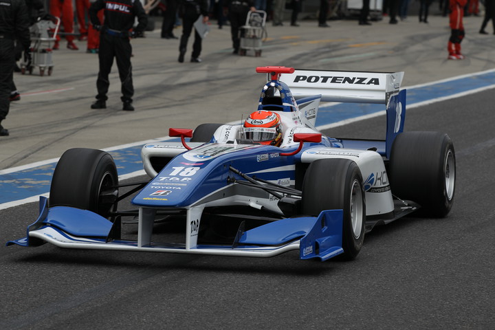 フリー走行2回目: トップタイムはルーキーの中山雄一（KCMG）