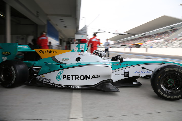 ノックアウト予選に出撃するアンドレ・ロッテラー（トムス）