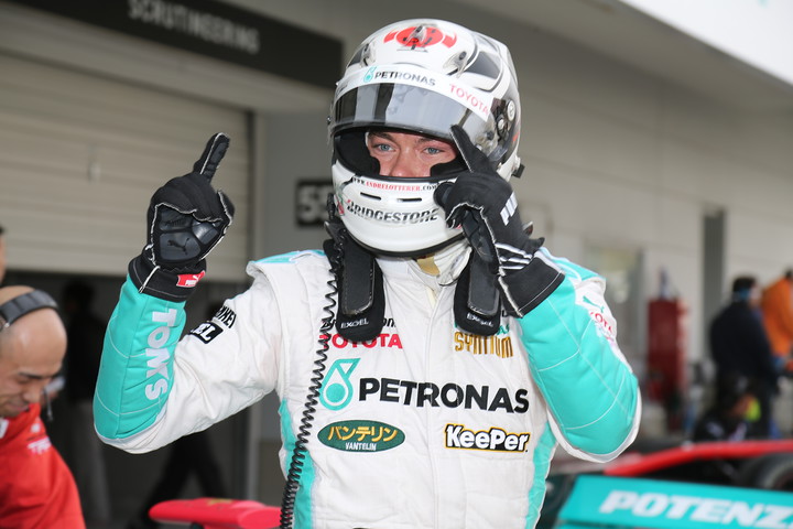 ポールポジションはアンドレ・ロッテラー（トムス）