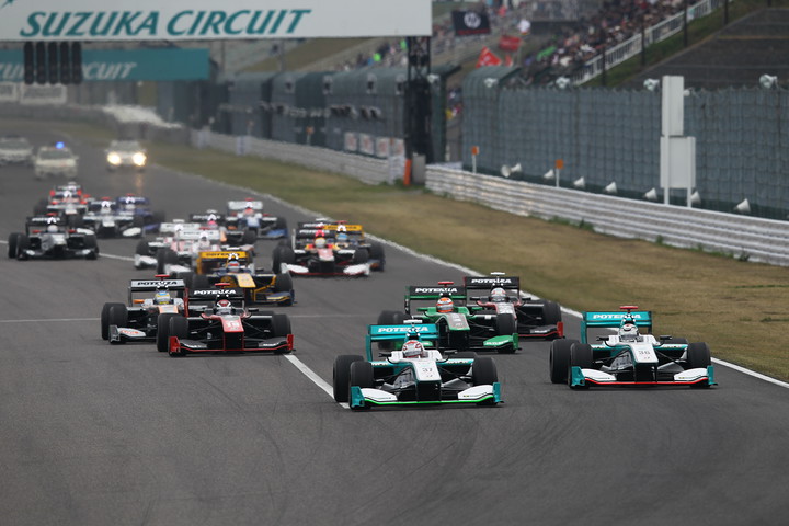 43周の決勝レースがスタートした