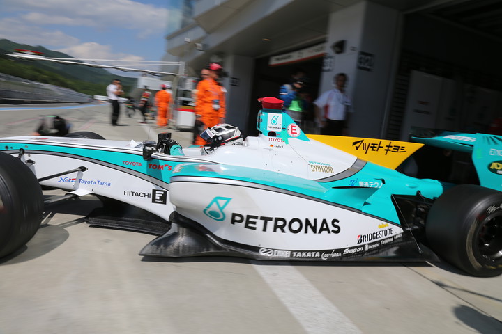 ノックアウト予選: 第1レース3位、第2レースポールポジションのアンドレ・ロッテラー（トムス）