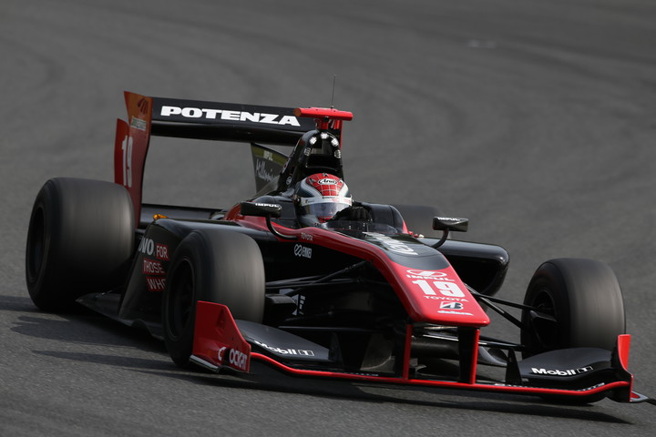 レース2決勝: 2位はジョアオ・パオロ・デ・オリベイラ（インパル）