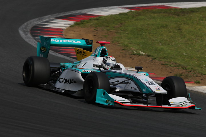 レース2決勝: 優勝はアンドレ・ロッテラー（トムス）