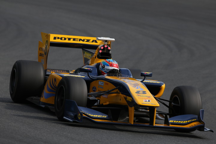 レース2決勝: 4位はロイック・デュバル（ルマン）