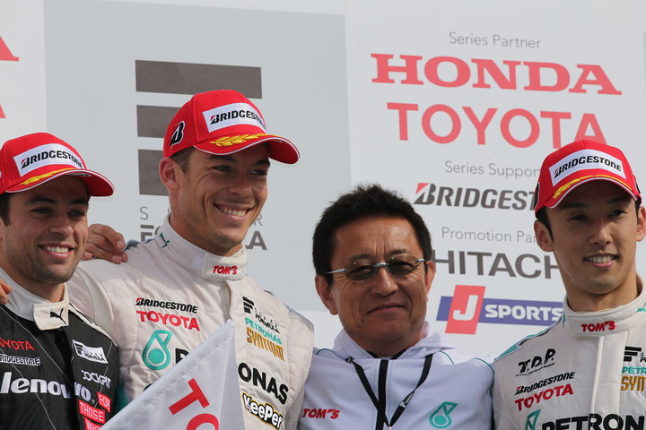 レース2決勝: 暫定表彰式