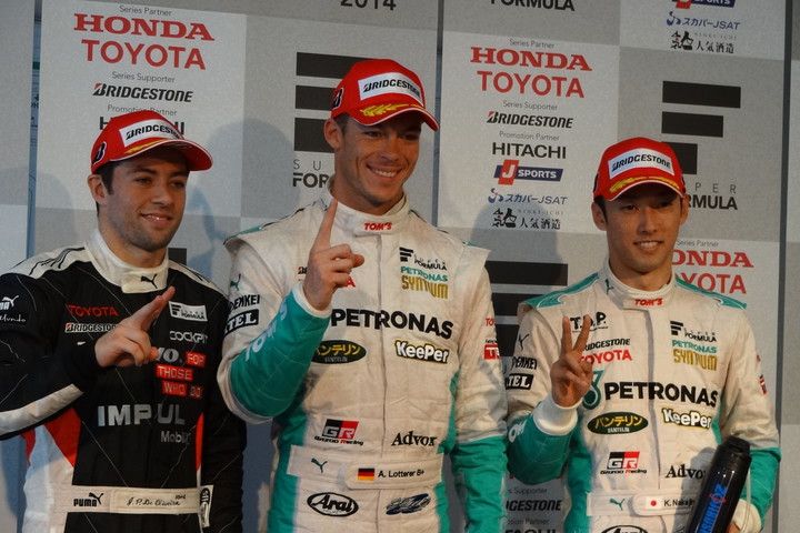 決勝レース2フォトセッション: トップ3のドライバーたち