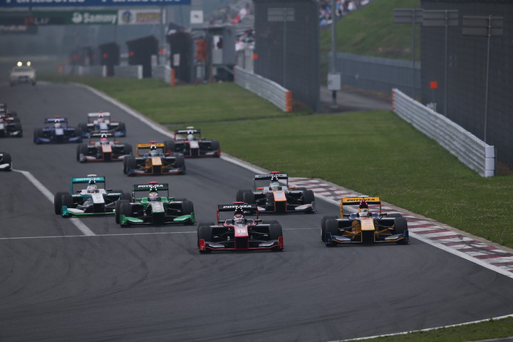 55周の決勝レースがスタートした