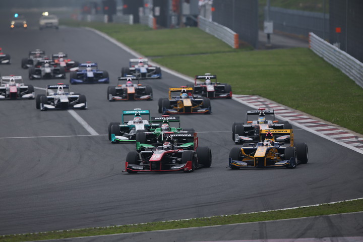 55周の決勝レースがスタートした