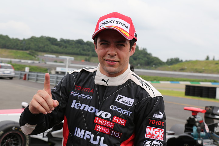 ノックアウト予選: ポールポジションを獲得したジョアオ・パオロ・デ・オリベイラ（Lenovo TEAM IMPUL SF14）