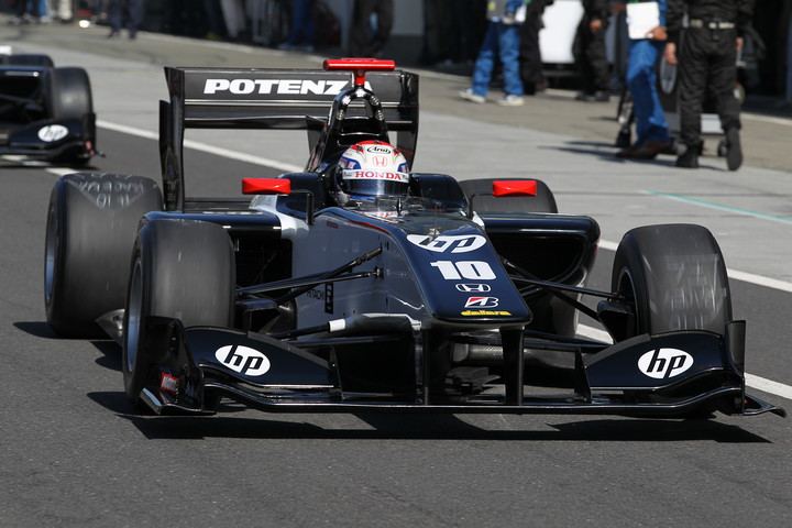 フリー走行2回目: 3位は塚越広大（HP REAL RACING）