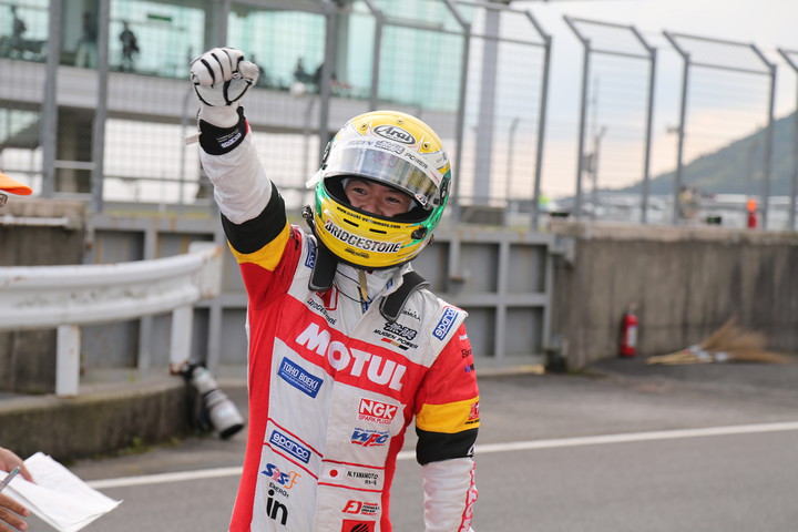 ポールポジションを獲得した山本尚貴（TEAM無限）