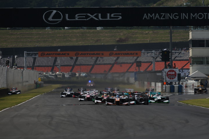 46周の決勝レースがスタートした