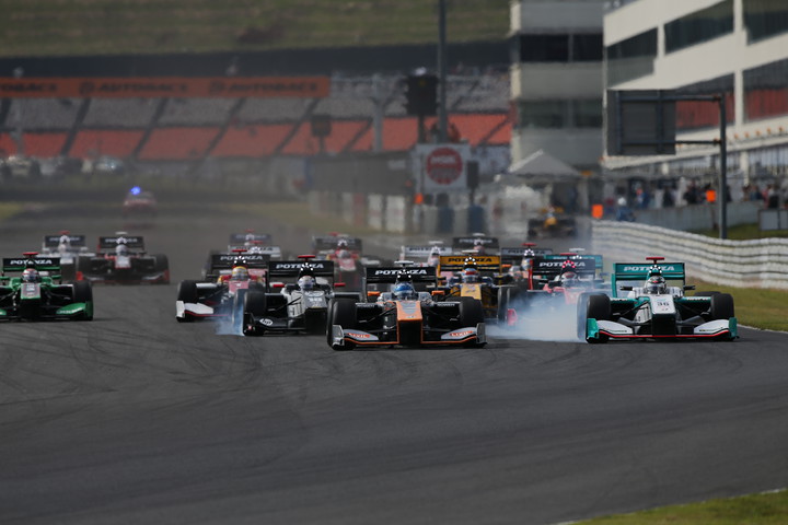 46周の決勝レースがスタートした