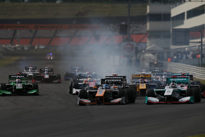 46周の決勝レースがスタートした