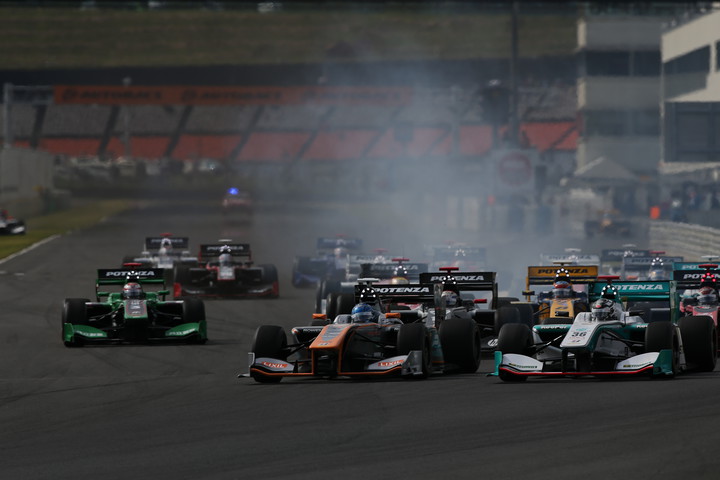 46周の決勝レースがスタートした