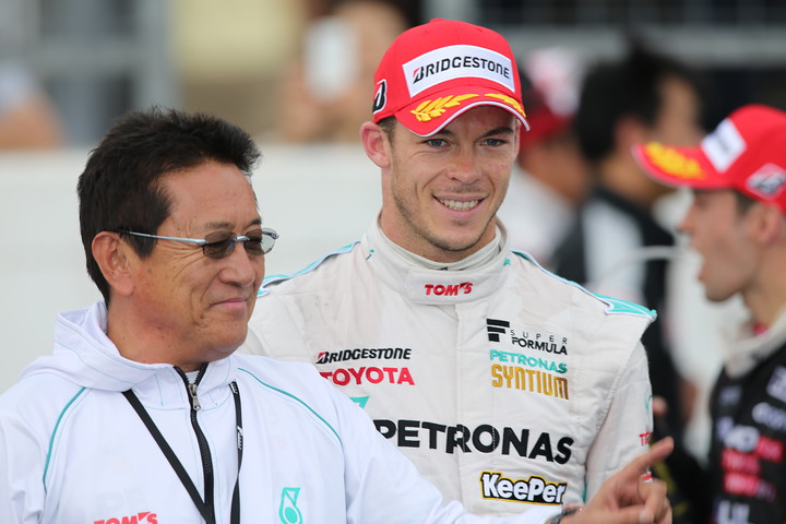 優勝したアンドレ・ロッテラーと舘信秀監督（PETRONAS TEAM TOM'S）