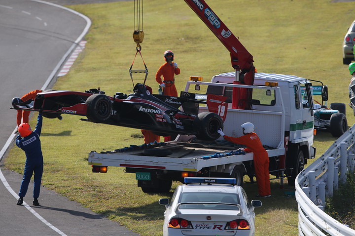 ジョアオ・パオロ・デ・オリベイラ（Lenovo TEAM IMPUL）はオープニングラップでクラッシュしリタイア