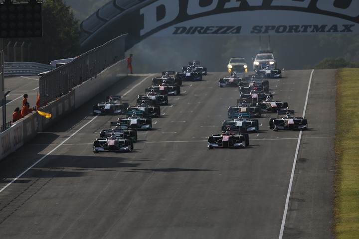 68周の決勝レースがスタートした