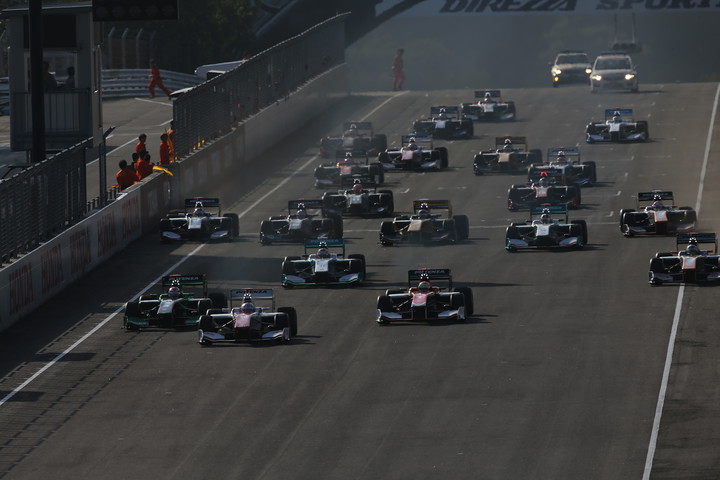 68周の決勝レースがスタートした