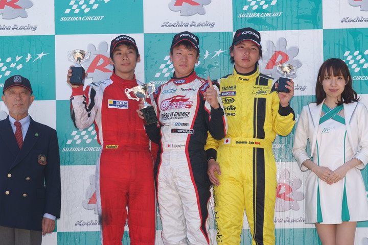 表彰式: 優勝・河野駿佑、2位・橋本陸、3位・佐藤駿介