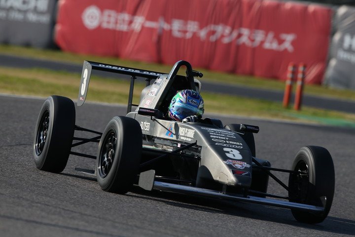 ポールポジションは河野 駿佑（グッドスマイルレーシング10V）