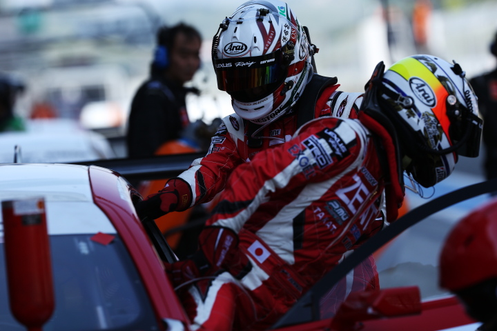 フリー走行: ドライバー交代練習を行う立川祐路／平手晃平組（GT500:ZENT CERUMO RC F）