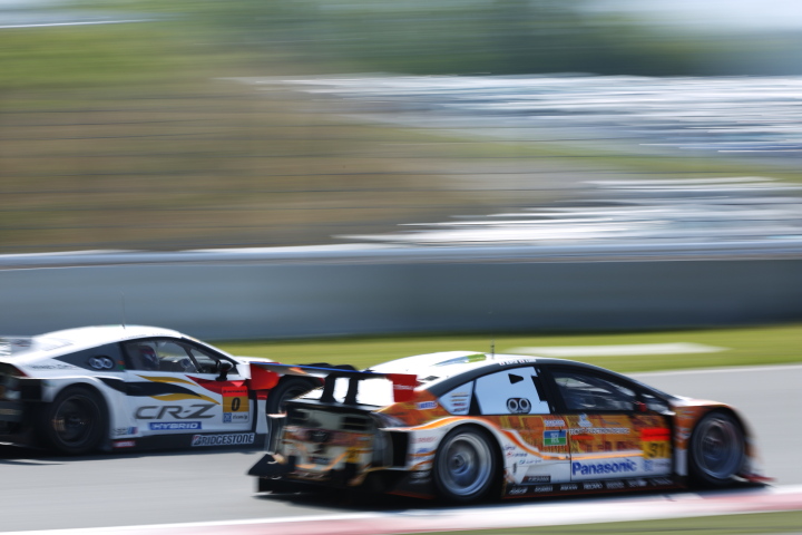 フリー走行: 中山友貴／野尻智紀組（GT300:MUGEN CR-Z GT） & 新田守男／嵯峨宏紀組（GT300:OGT Panasonic PRIUS）