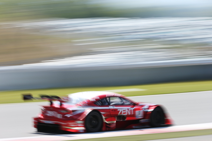 フリー走行: 立川祐路／平手晃平組（GT500:ZENT CERUMO RC F）