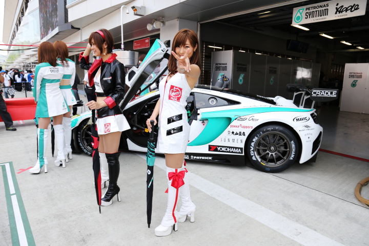 ピットウォーク: レースクイーン