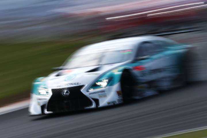 決勝レース: ジェームス・ロシター／平川亮組（GT500:PETRONAS TOM'S RC F）