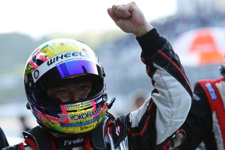 決勝レース: GT300クラス優勝の片岡龍也（GT300:グッドスマイル 初音ミク Z4）