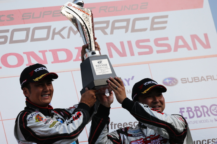 決勝レース: GT300クラスで優勝した谷口信輝／片岡龍也組