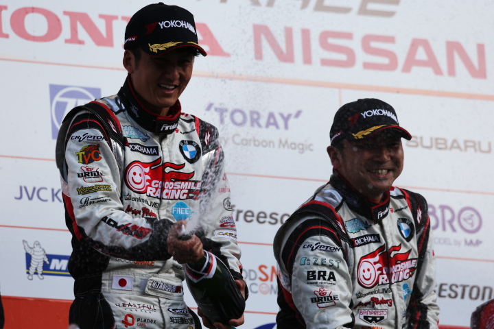 決勝レース: GT300クラスで優勝した谷口信輝／片岡龍也組