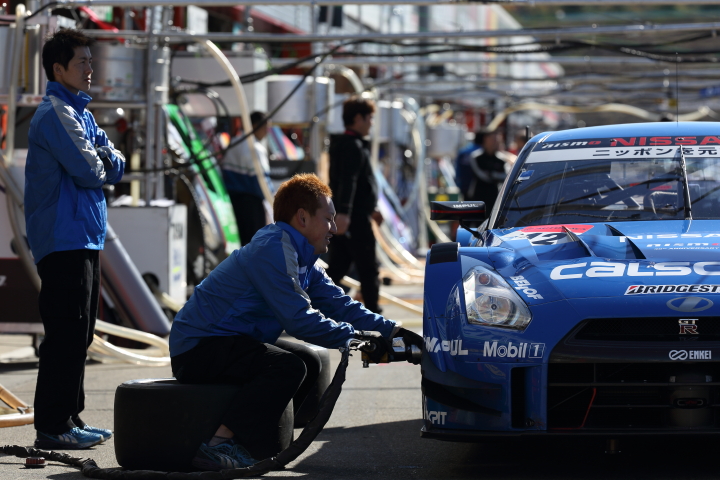 予備車検: GT500クラス・安田裕信／ジョアオ・パオロ・デ・オリベイラ組のカルソニックIMPUL GT-R