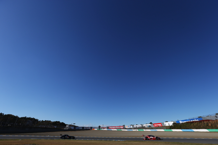 公式テスト: GT500クラス・松田次生／ロニー・クインタレッリ組のMOTUL AUTECH GT-Rに続くGT300クラス・黒澤治樹／蒲生尚弥組のLEON SLS