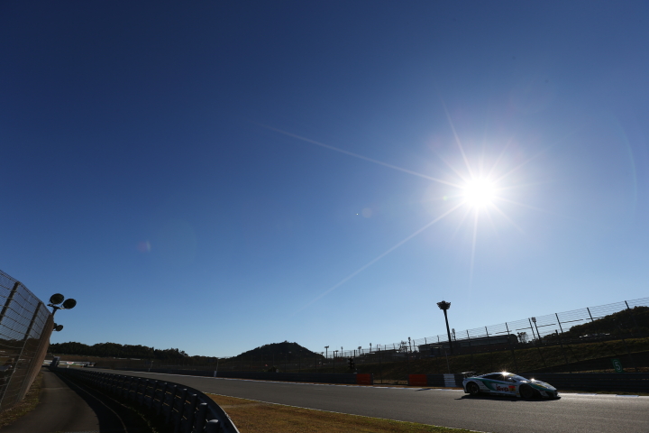 公式テスト: GT300クラス・高橋一穂／加藤寛規組のシンティアム・アップル・MP4-12C