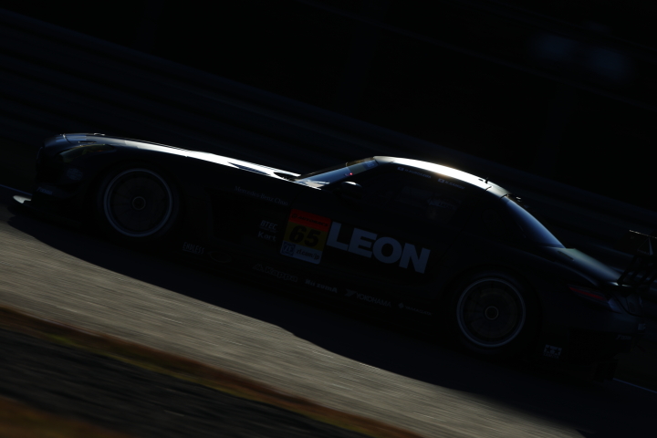 公式テスト: GT300クラス・黒澤治樹／蒲生尚弥組のLEON SLS
