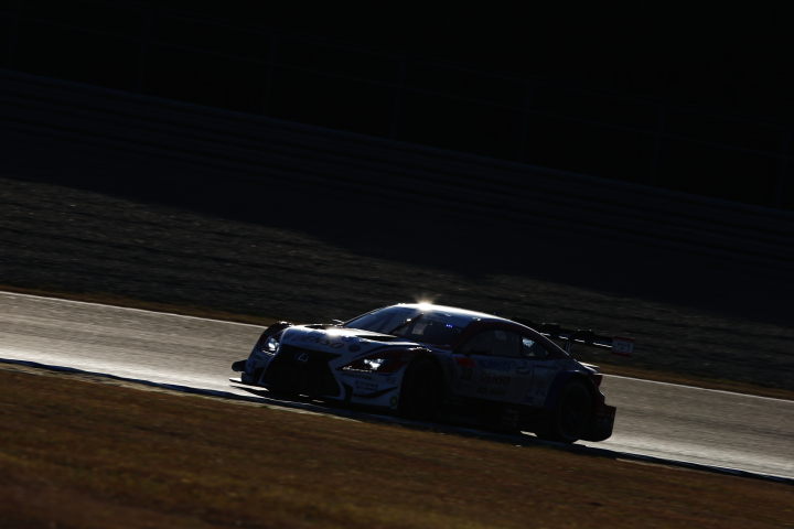 公式テスト: GT500クラス・石浦宏明／オリバー・ジャービス組のDENSO KOBELCO SARD RC F