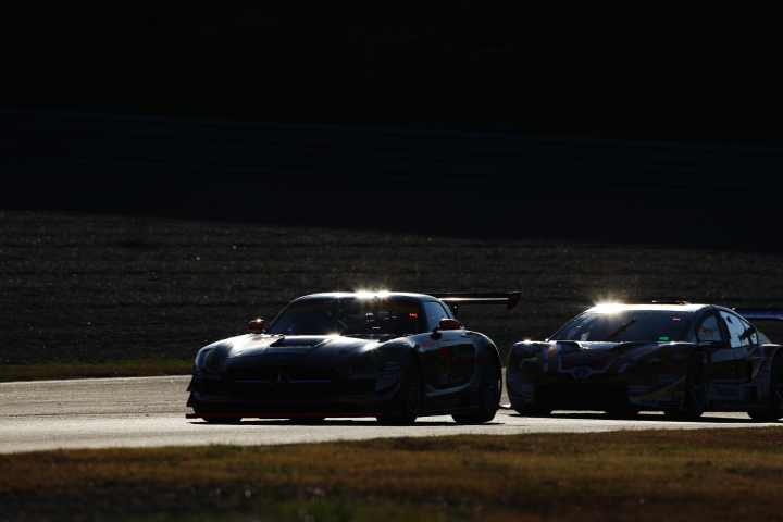 公式テスト: GT300クラス・植田正幸／山内英輝組のGAINER Rn-SPORTS SLSに続くGT300クラス・新田守男／嵯峨宏紀組のOGT Panasonic PRIUS