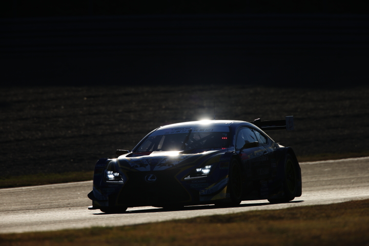 公式テスト: GT500クラス・脇阪寿一／関口雄飛組のWedsSport ADVAN RC F