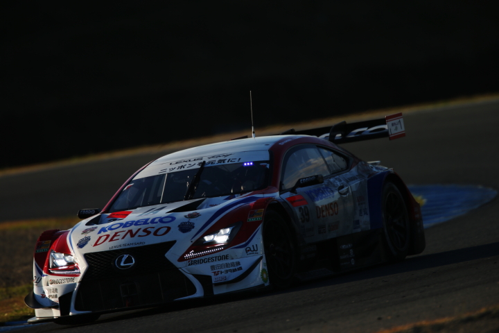 公式テスト: GT500クラス・石浦宏明／オリバー・ジャービス組のDENSO KOBELCO SARD RC F