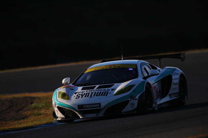 公式テスト: GT300クラス・高橋一穂／加藤寛規組のシンティアム・アップル・MP4-12C