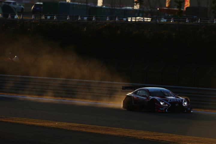 公式テスト: GT500クラス・立川祐路／平手晃平組のZENT CERUMO RC F