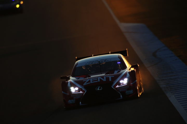 公式テスト: GT500クラス・立川祐路／平手晃平組のZENT CERUMO RC F