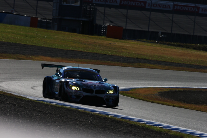 公式練習: GT300クラス・谷口信輝／片岡龍也組のグッドスマイル初音ミクZ4