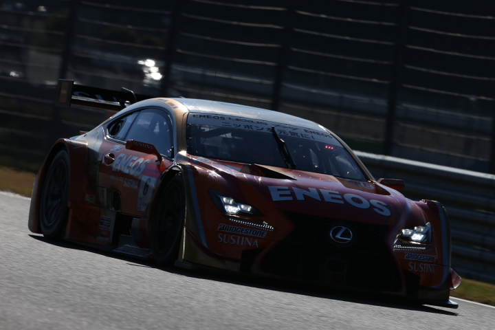 公式練習: GT500クラス・大嶋和也／国本雄資組のENEOS SUSTINA RC F