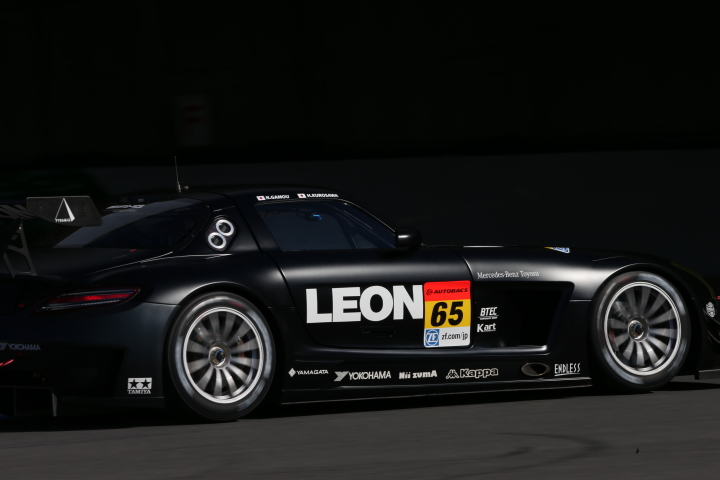 公式練習: GT300クラス・黒澤治樹／蒲生尚弥組のLEON SLS