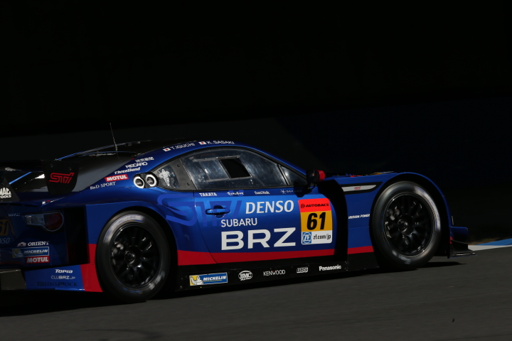 公式練習: GT300クラス・佐々木孝太／井口卓人組のSUBARU BRZ R&D SPORT